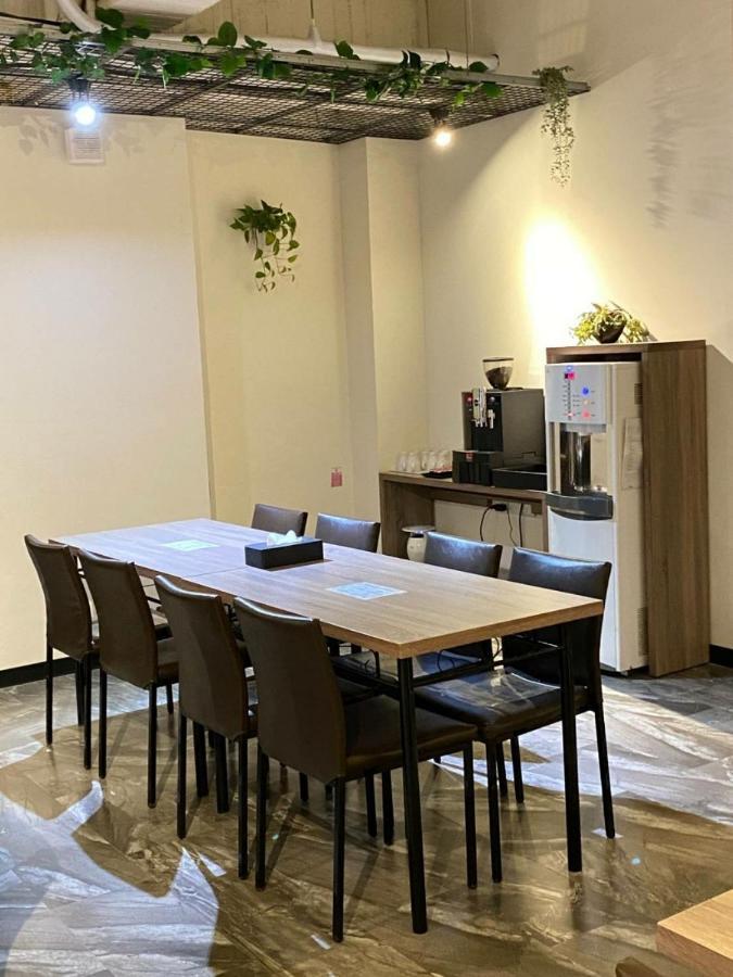 Hotel Brown - Chihkan Branch Тайнан Екстериор снимка