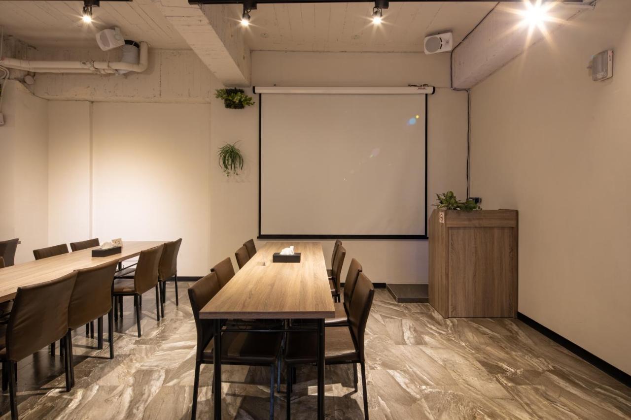 Hotel Brown - Chihkan Branch Тайнан Екстериор снимка