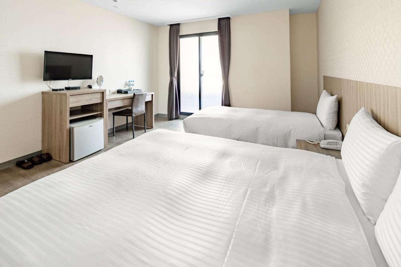 Hotel Brown - Chihkan Branch Тайнан Екстериор снимка