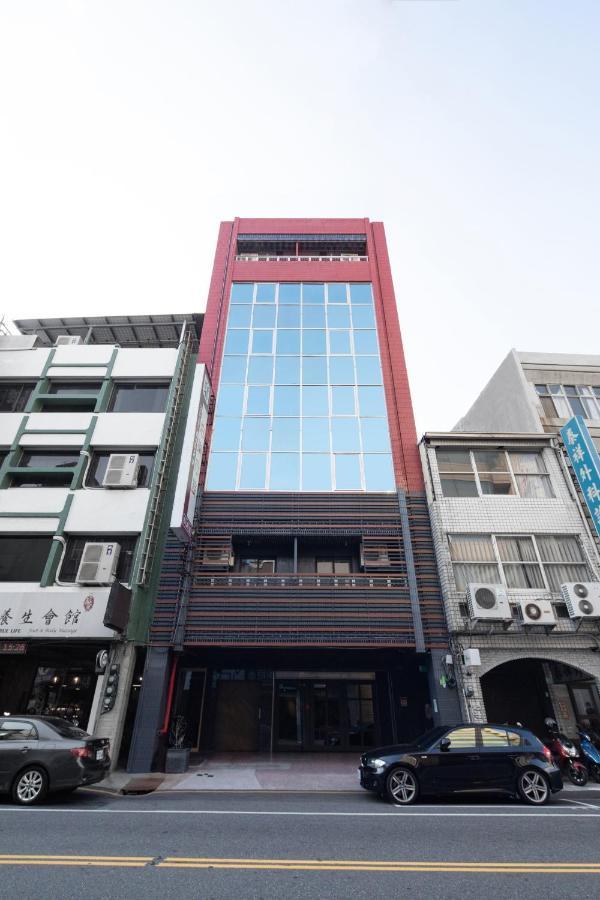 Hotel Brown - Chihkan Branch Тайнан Екстериор снимка