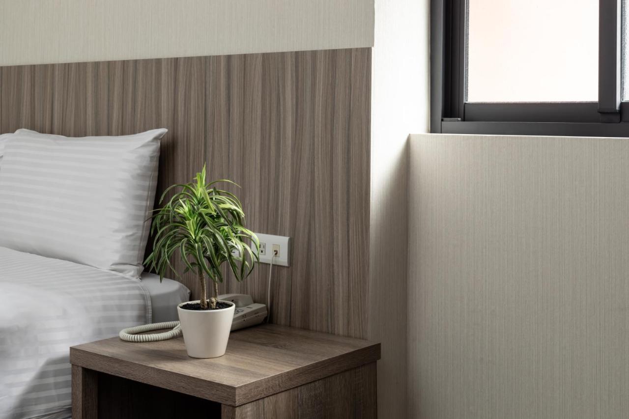 Hotel Brown - Chihkan Branch Тайнан Екстериор снимка