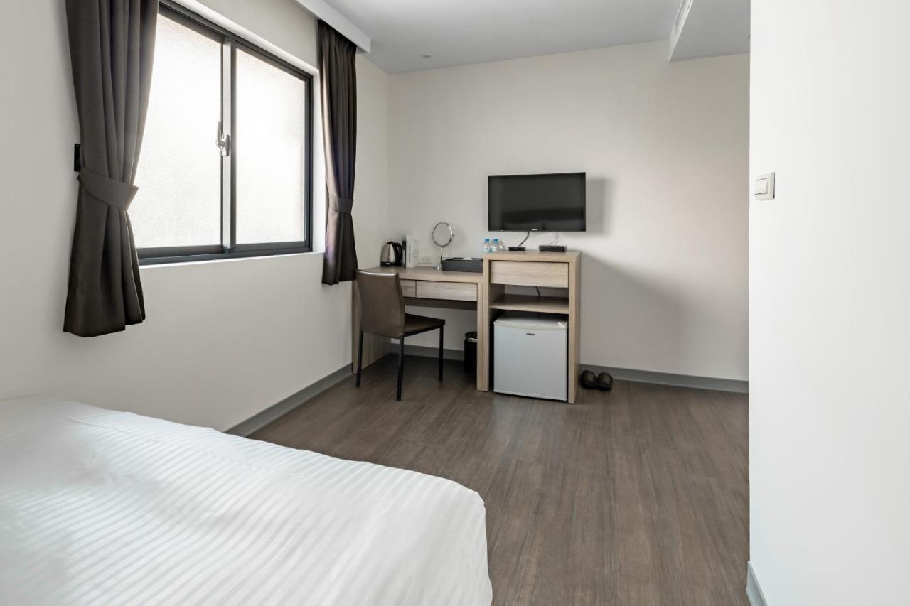 Hotel Brown - Chihkan Branch Тайнан Екстериор снимка