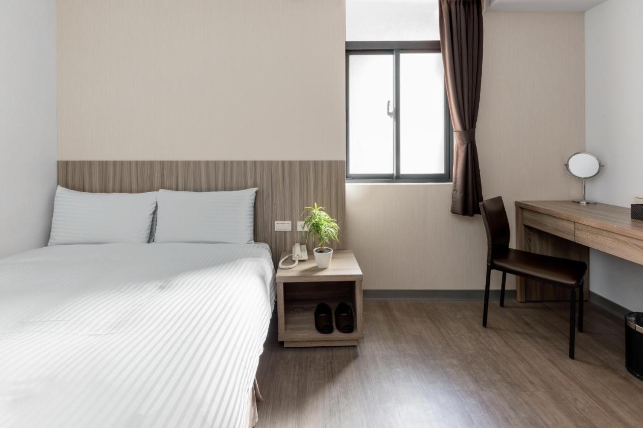Hotel Brown - Chihkan Branch Тайнан Екстериор снимка