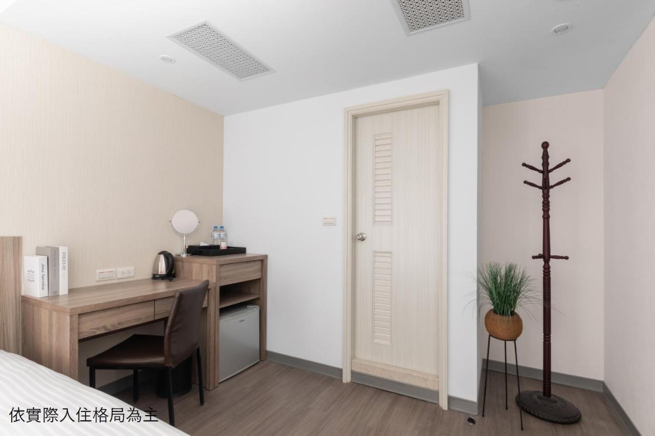 Hotel Brown - Chihkan Branch Тайнан Екстериор снимка